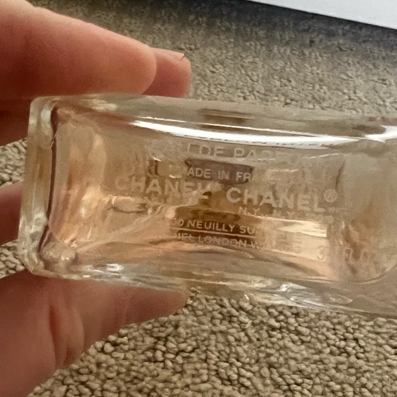 CHANEL Coco Mademoiselle Perfume with Gold and Clear Design - Picture 5 of 9